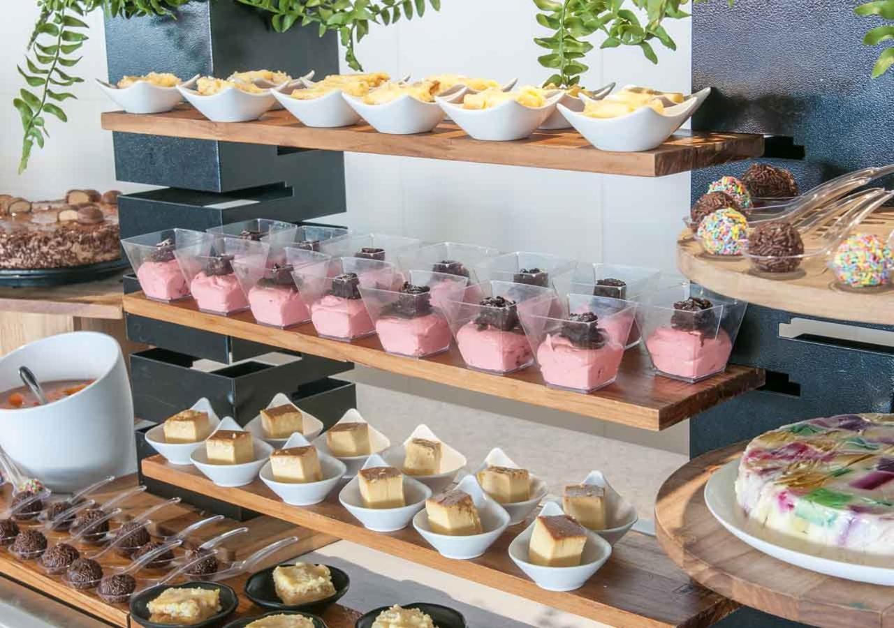 Enjoy Solar Das Aguas Park Resort Olímpia Exteriér fotografie A dessert buffet