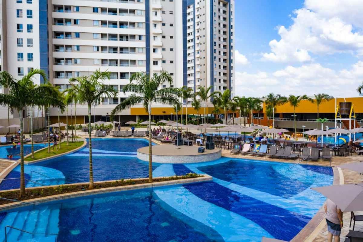 Enjoy Solar Das Aguas Park Resort Olímpia Exteriér fotografie The swimming pool at the Blue Residences